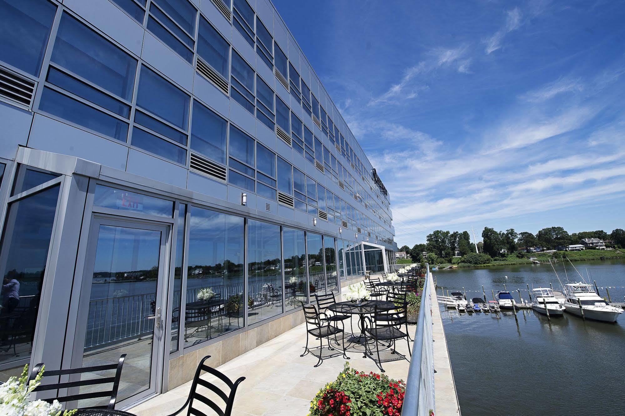 Hotel Oyster Point
